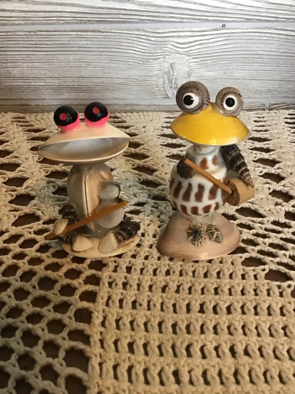 1970’s Musical Shell frogs. Florida Souvenirs